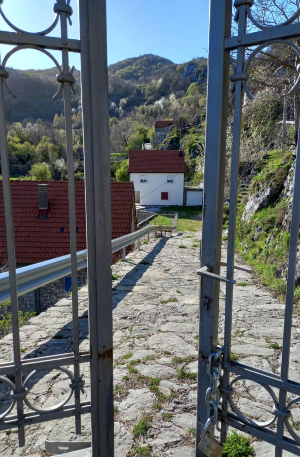 Konak Ugnji-Village Cetinje Extérieur photo