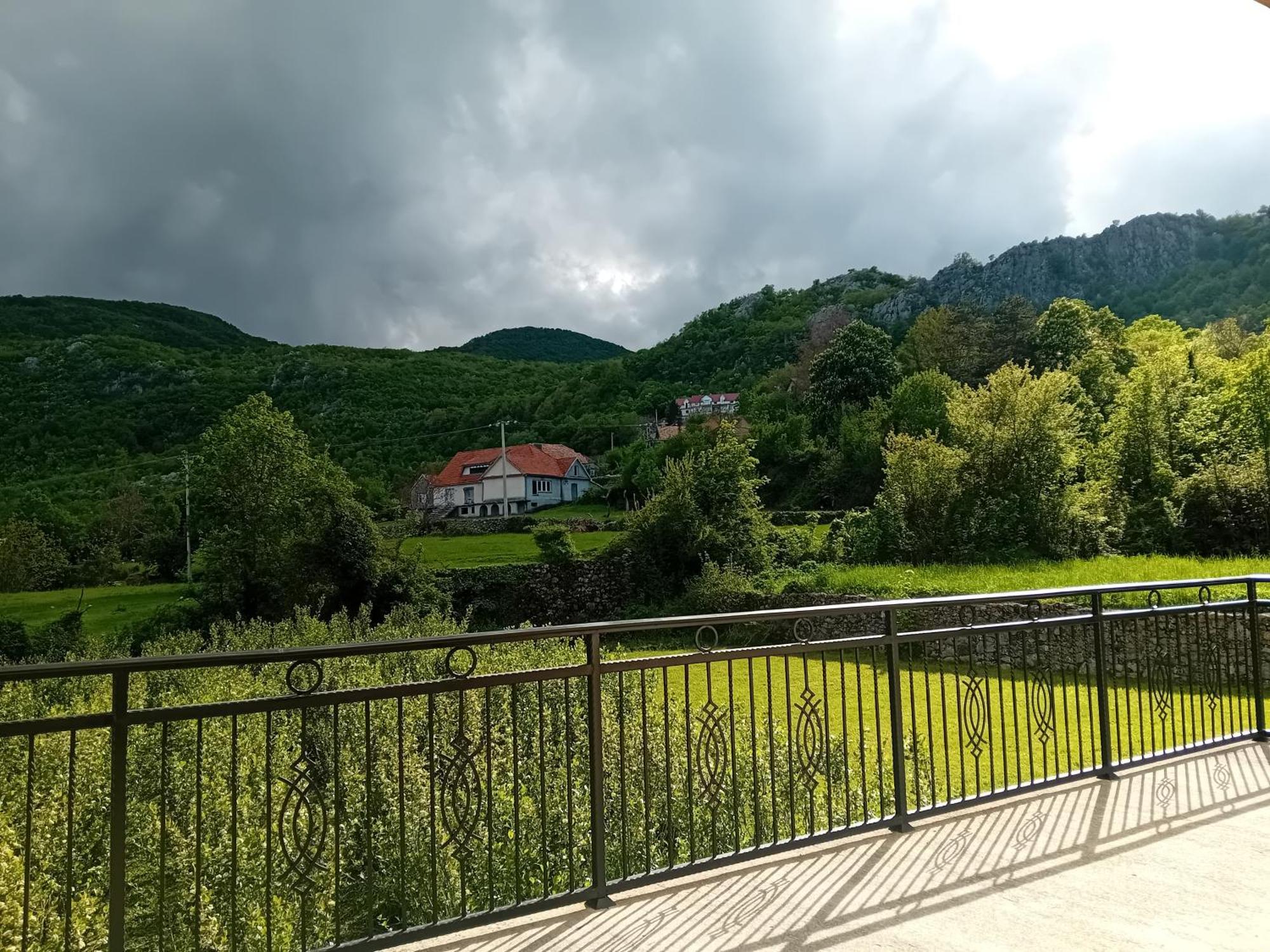 Konak Ugnji-Village Cetinje Extérieur photo
