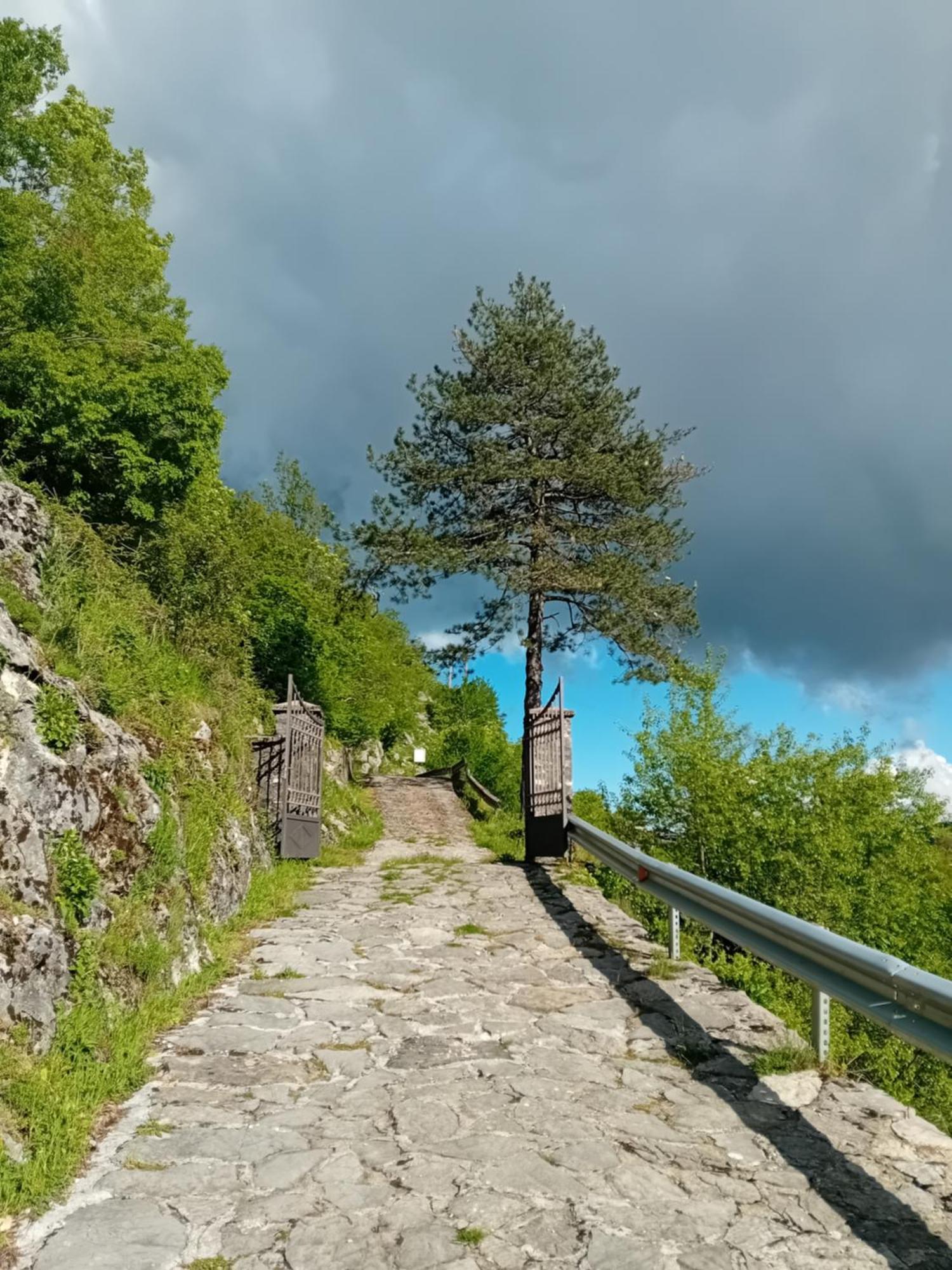 Konak Ugnji-Village Cetinje Extérieur photo